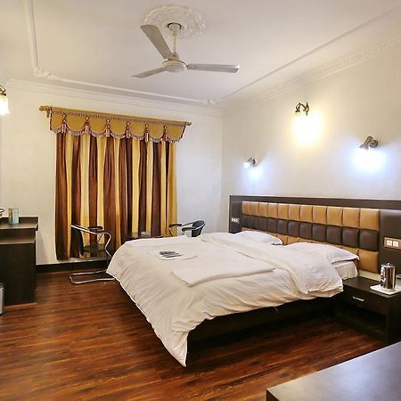 Hotel Ibni Kabeer Srīnagar Zewnętrze zdjęcie