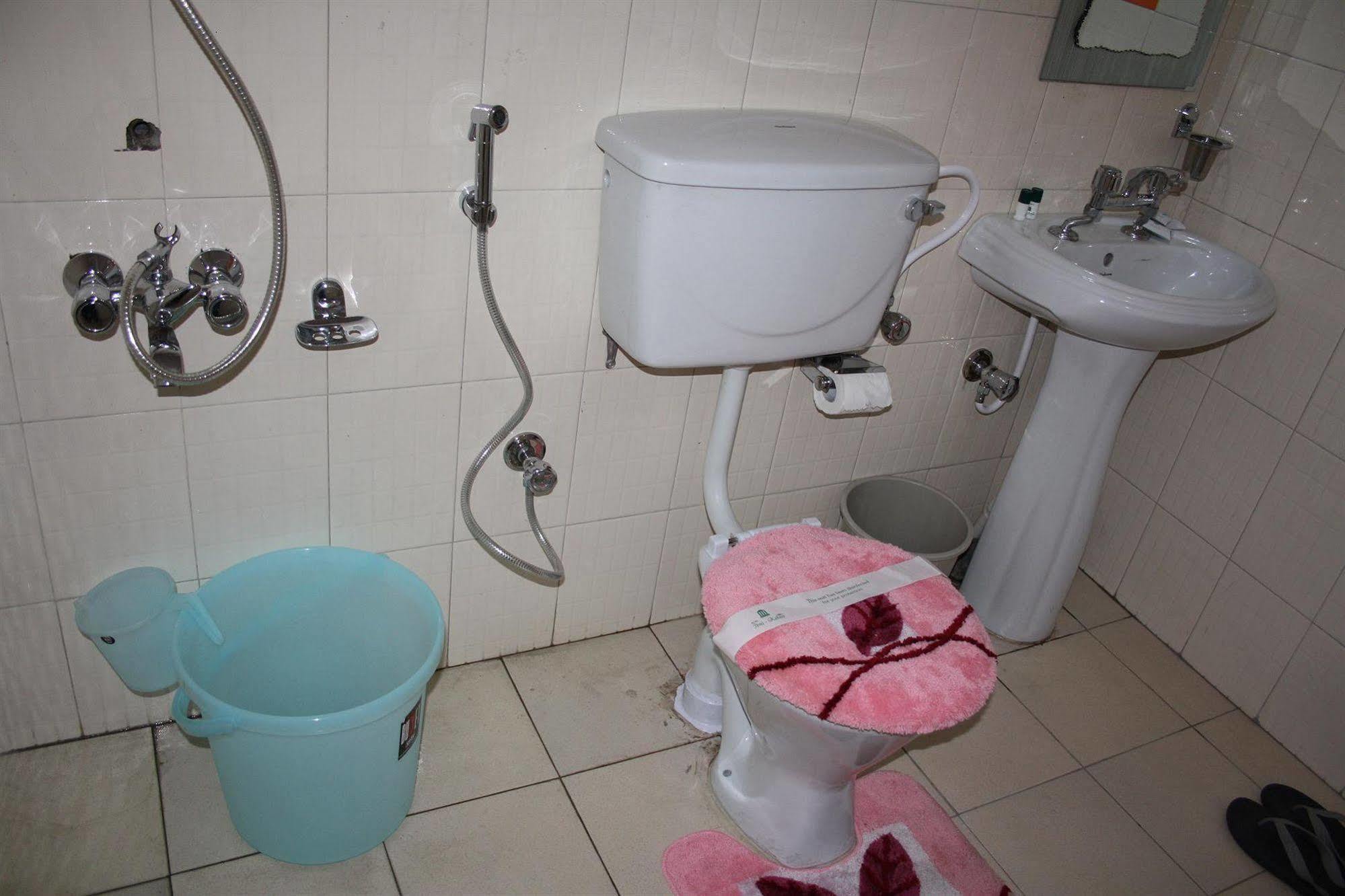 Hotel Ibni Kabeer Srīnagar Zewnętrze zdjęcie