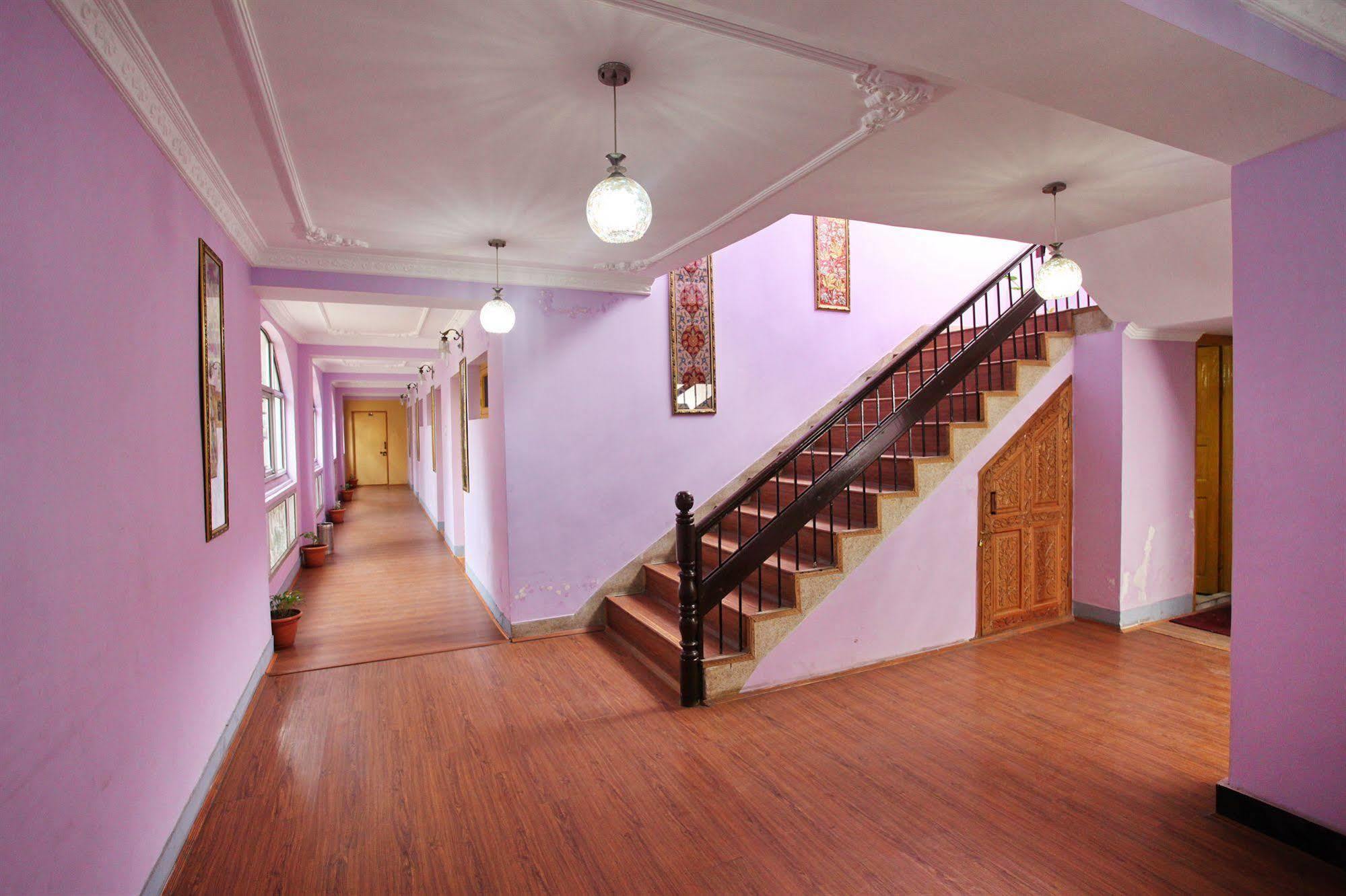 Hotel Ibni Kabeer Srīnagar Zewnętrze zdjęcie