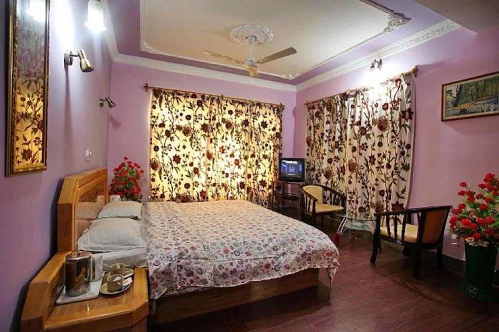 Hotel Ibni Kabeer Srīnagar Zewnętrze zdjęcie